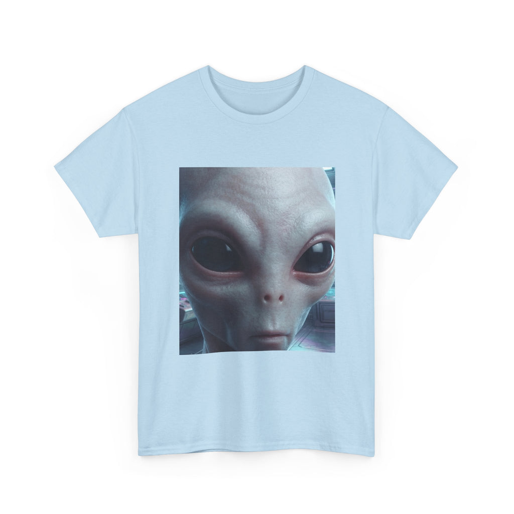 Alien Face Graphic Tee – Close-Up Extraterrestrial Portrait T-Shirt