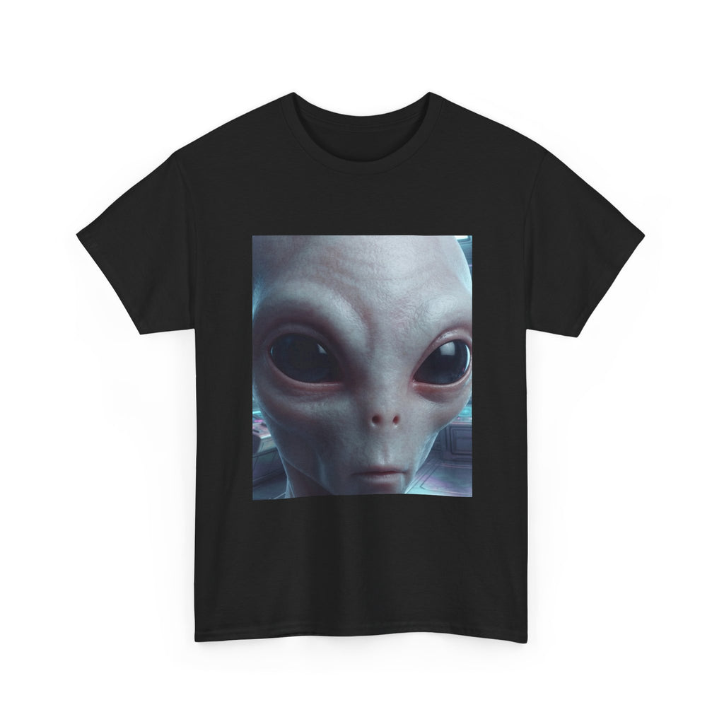 Alien Face Graphic Tee – Close-Up Extraterrestrial Portrait T-Shirt