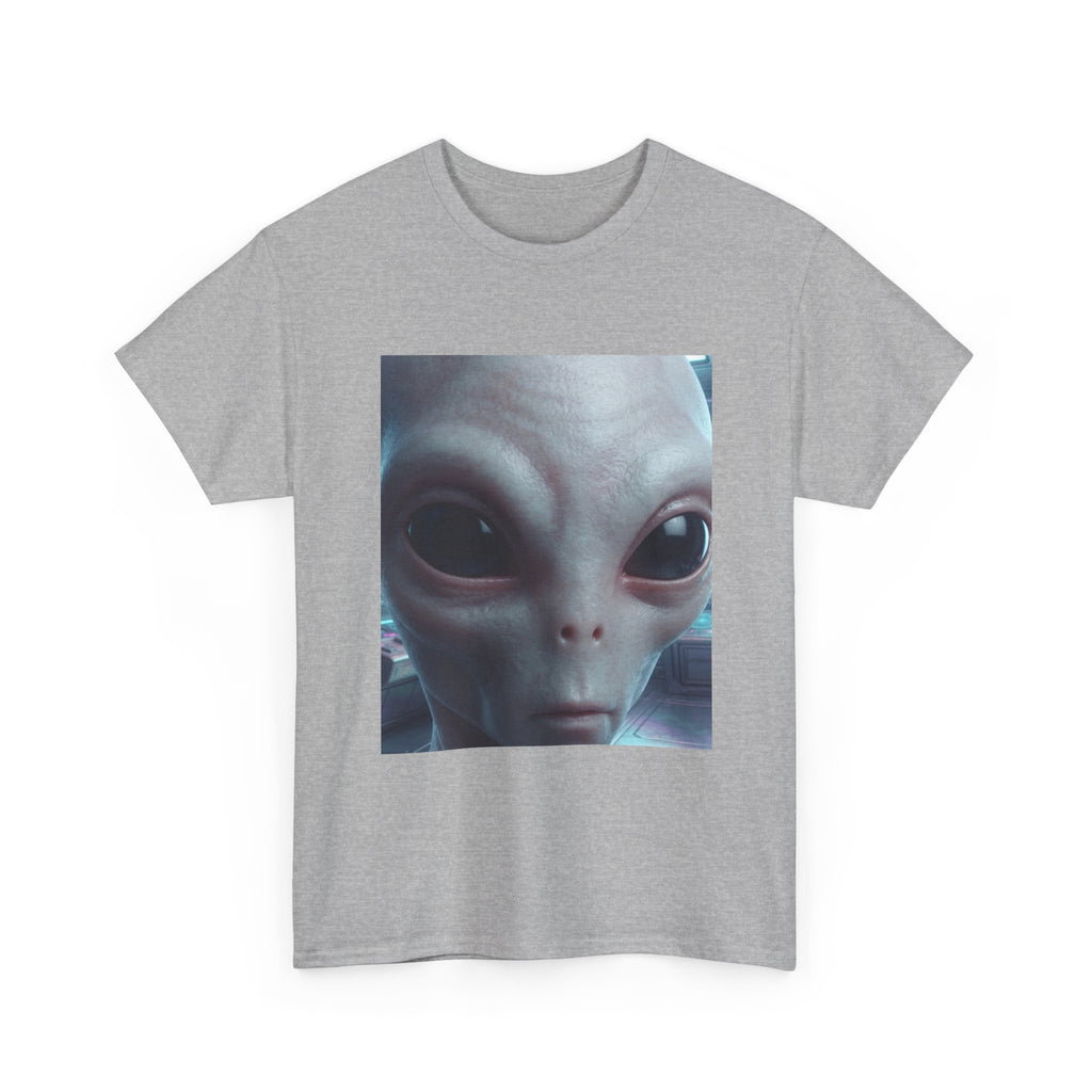 Alien Face Graphic Tee – Close-Up Extraterrestrial Portrait T-Shirt