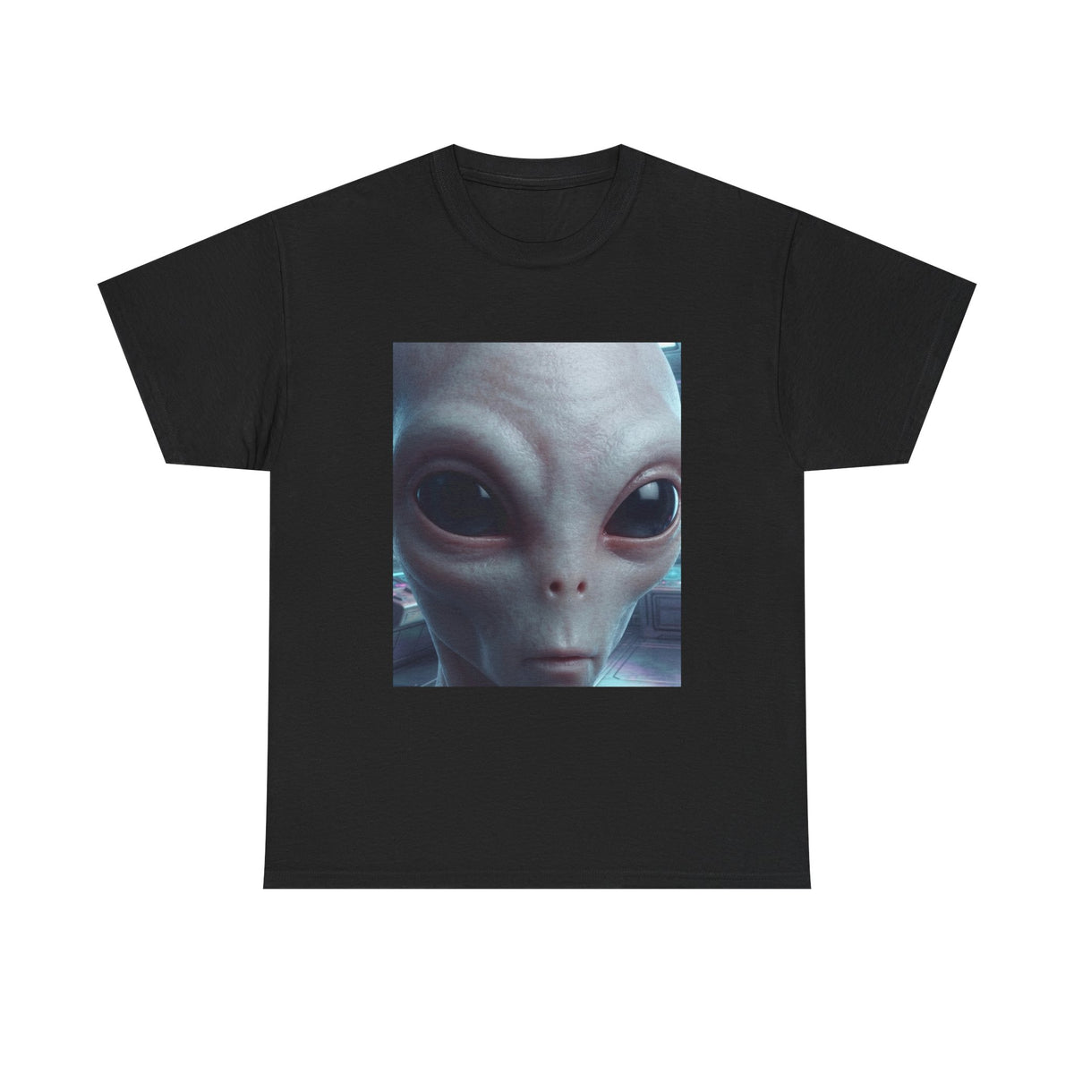 Alien Face Graphic Tee – Close-Up Extraterrestrial Portrait T-Shirt