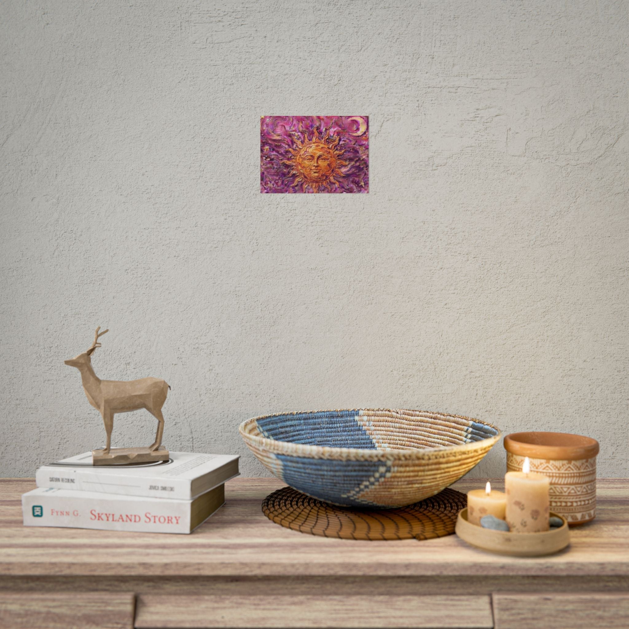 Póster de arte Sunburst - Sol dorado sobre fondo morado texturizado