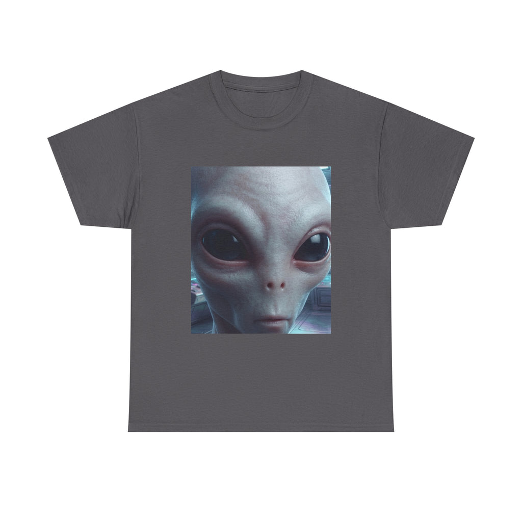 Alien Face Graphic Tee – Close-Up Extraterrestrial Portrait T-Shirt