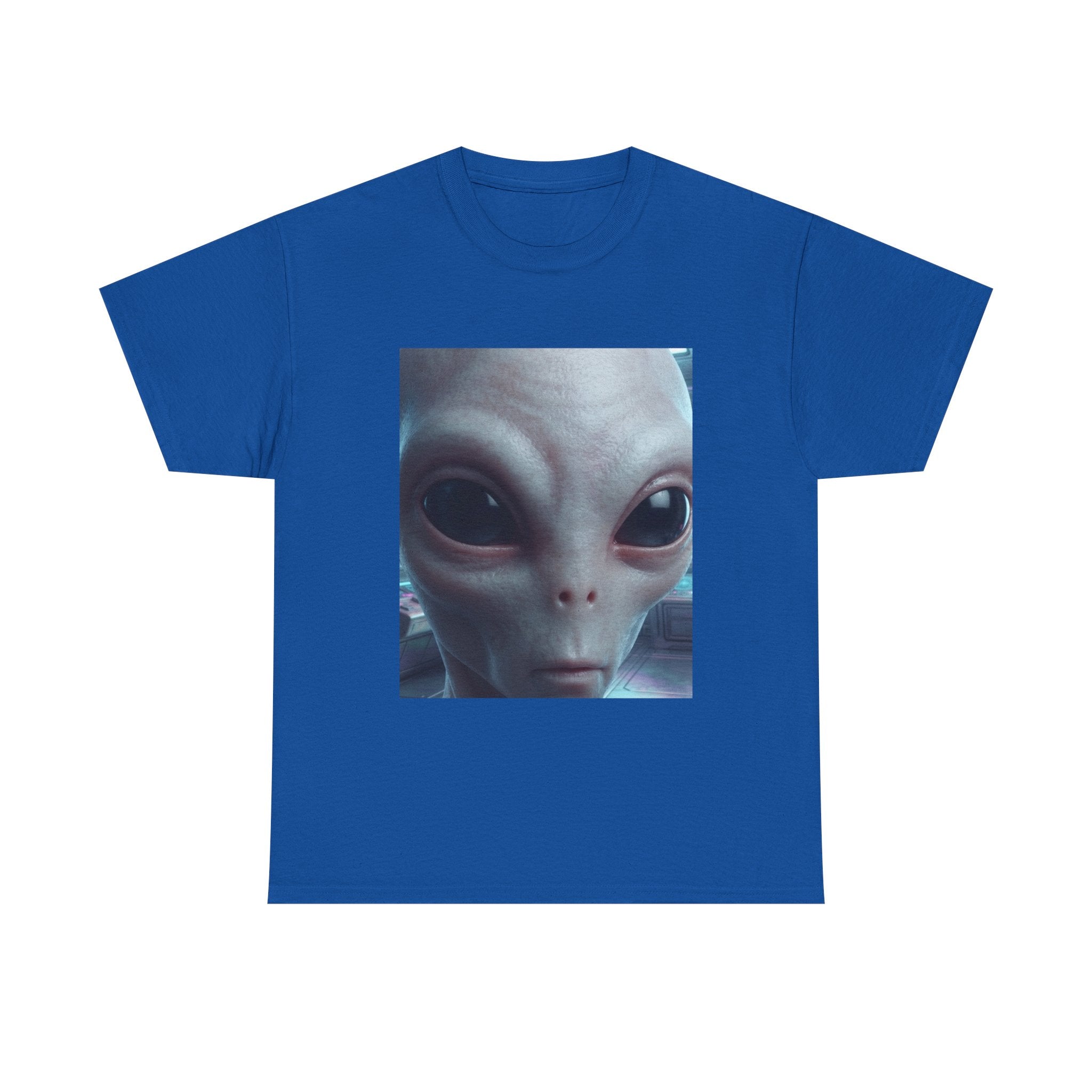 Alien Face Graphic Tee – Close-Up Extraterrestrial Portrait T-Shirt