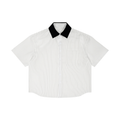 Camicia unisex a righe dal taglio boxy con colletto a contrasto