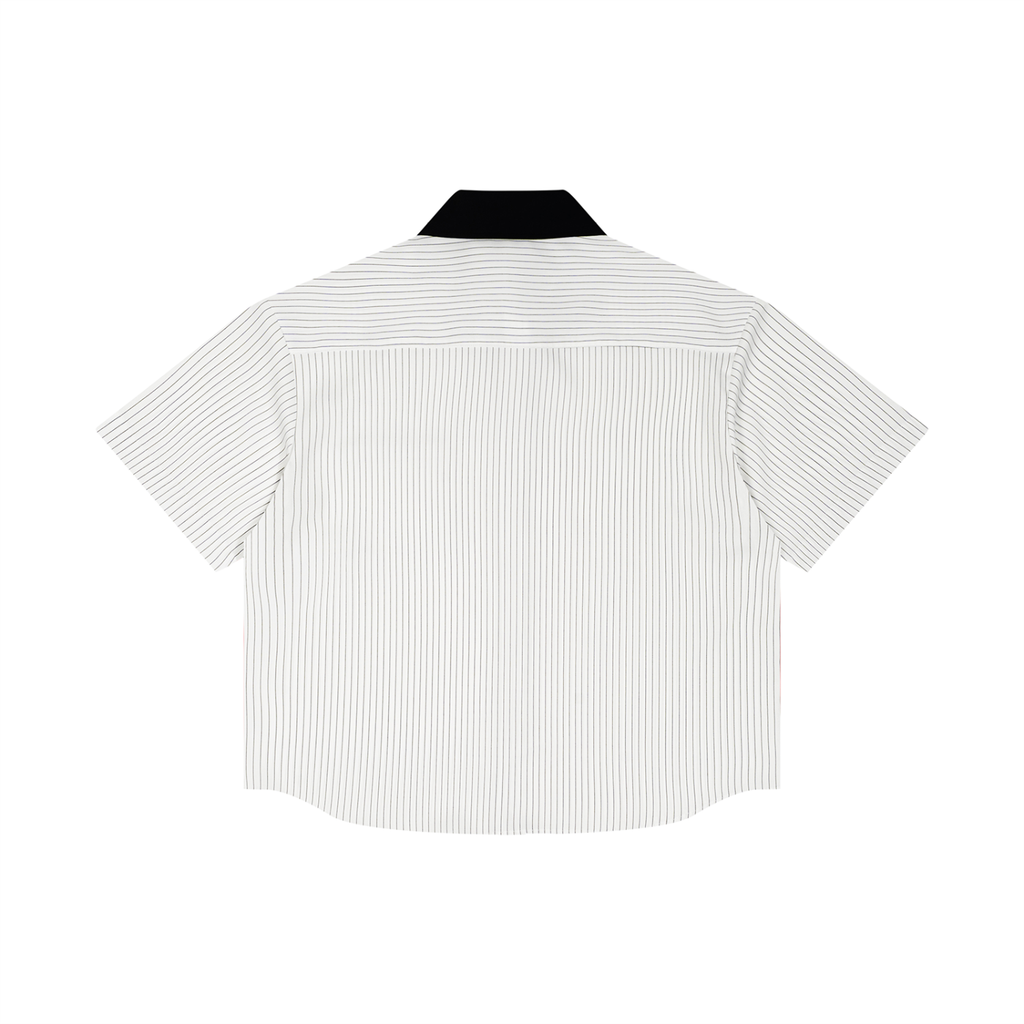Camicia unisex a righe dal taglio boxy con colletto a contrasto