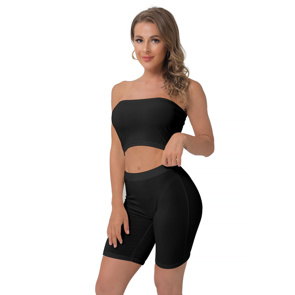 Completo da donna con pantaloncini e copricambio con stampa all-over