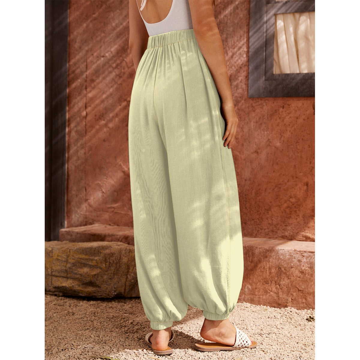 Pantaloni a carota da donna con stampa all-over