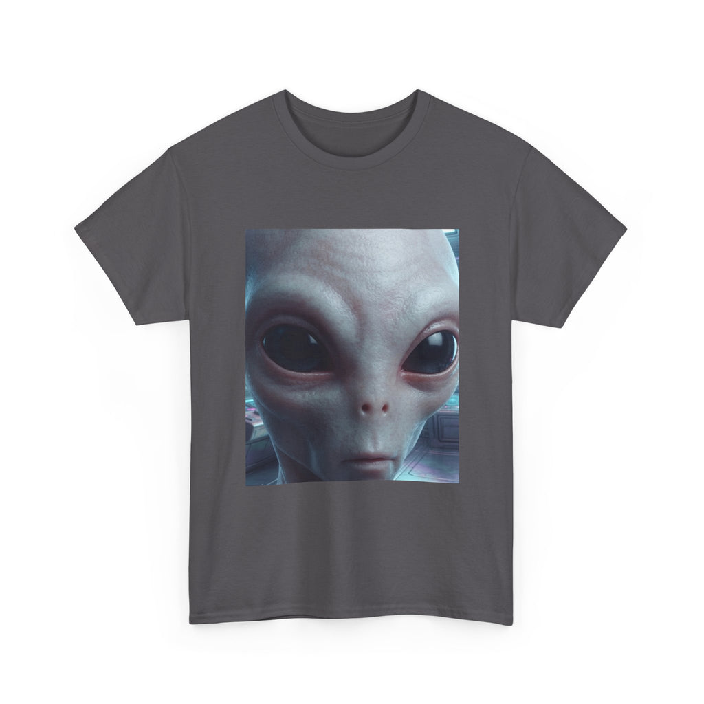Alien Face Graphic Tee – Close-Up Extraterrestrial Portrait T-Shirt